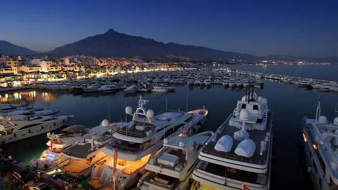 En Aloha Con Golf Y Piscina En Puerto Banus Apartmán