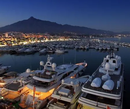 En Aloha Con Golf Y Piscina En Puerto Banus Apartamento